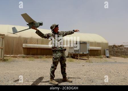 U.S. Soldiers in the Headquarters, Headquarters Company, 4-118th Infantry Regiment, 30th Armored Brigade Combat Team, South Carolina National Guard, receive initial qualification training on the RQ-11B Raven to learn the fundamentals of flight for small unmanned aircraft systems and integration into platoon operations while deployed in the Central Command area of responsibility, May 13, 2020.  (U.S. Army National Guard photo by Capt. Regina Corbin) Stock Photo