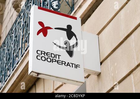 Bordeaux , Aquitaine / France - 07 21 2020 : Credit cooperatif sign text and logo office on bank agency facade store Stock Photo