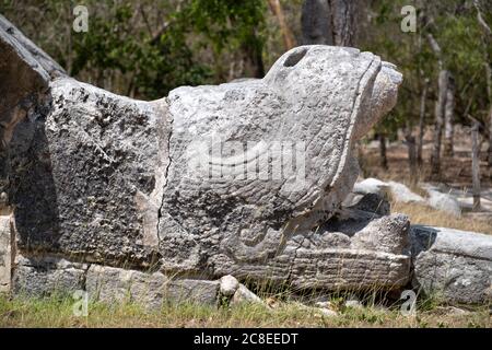 Head of the snake god Kukulkan at the ancient mayan city of Chichen Itza Stock Photo