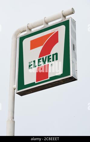 7-eleven-sign-against-overcast