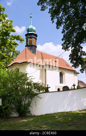 Kostel sv. Jana Nepomuckého, Tetín, Český kras, Česka republika / St Nepomuk church, Tetin village near Beroun, Czech Karst, Central Bohemia, Czech re Stock Photo