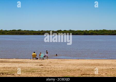 Colon Entre Rios Argentina Circa November 17 Couple Walking By The Riverbank Of The Uruguay River Stock Photo Alamy