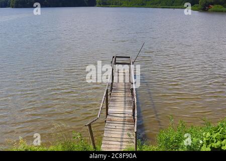 Bernried, Deutschland. 21st July, 2020. Bernried, Germany July 21, 2020: Impressions summer - 2020 Nussberger Weiher, pond group from several ponds and fish farming in the district of Weilheim Schongau near Bernried | usage worldwide Credit: dpa/Alamy Live News Stock Photo