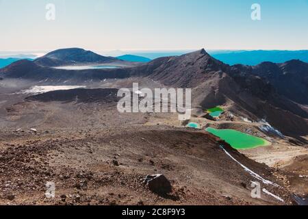 The barren landscapes and Emerald Lakes (Ngā Rotopounamu) of the Tongariro Alpine Crossing, New Zealand's most popular day hike Stock Photo