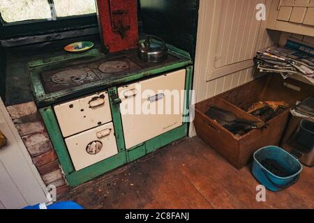 An original Shacklock 501 coal range / wood fire stove installed in a bush hut in New Zealand Stock Photo