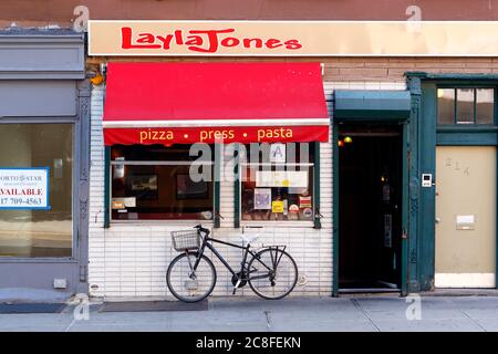 Layla Jones, 214 Court St, Brooklyn, New York, NYC storefront photo of a pizza shop in the Carroll Gardens neighborhood. Stock Photo