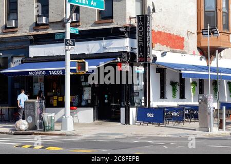 Mcondo Los Tacos, 502 Grand St, Brooklyn, New York, NYC storefront photo of a Mexican restaurant, and bar in the Williamsburg neighborhood. Stock Photo