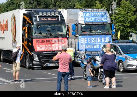 Berlin, Germany - Friday 24th July 2020 - Lorry drivers bring traffic to a halt in the centre of Berlin as they protest about the impact of the Coronavirus crisis on the lack of business for road hauliers and price under cutting. Roads were blocked for about 30 minutes as several hundred lorries came to the centre of the city. Photo Steven May / Alamy Live News Stock Photo