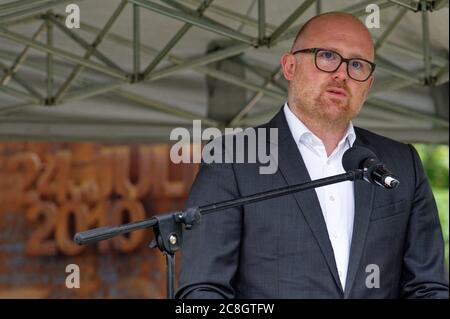 Duisburg, Germany. 24th July, 2020. Sören Link, Lord Mayor of Duisburg, speaks at a commemoration ceremony on the 10th anniversary of the Love Parade disaster. During the Love Parade on 24 July 2010, 21 young people died in a crowd at the only entrance and exit to the event site. Credit: Henning Kaiser/dpa/Alamy Live News
