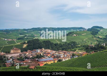 The small town of Barolo nestled amongst vineyards in the Langhe region of Piedmont Stock Photo