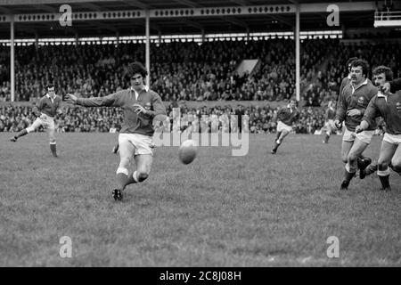 Llanelli RFC scrum half Mark Douglas kicking ahead during their game against the touring New Zealand All Blacks at Stradey Park, Llanelli on 21 October 1980. Stock Photo