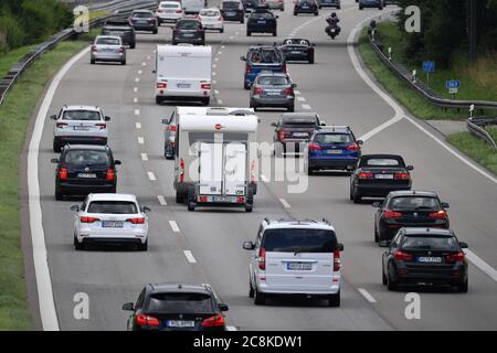 Autobahn A99 on July 25th, 2020 after the start of the summer holidays in Bavaria and Baden-Wuerttemberg. Dense, yet flowing traffic towards Munich South on Hoehe Aschheim. | usage worldwide Stock Photo