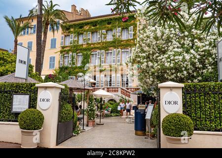Dior Café: Posh and Trendy Dior Des Lices Saint-Tropez.