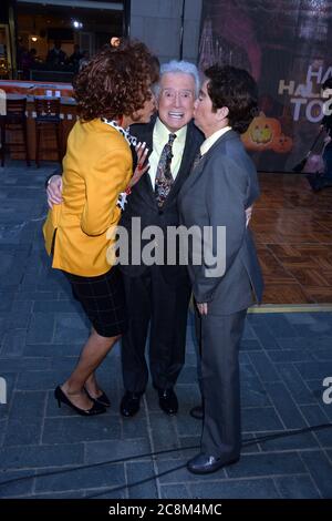 Manhattan, United States Of America. 31st Oct, 2016. NEW YORK, NY - OCTOBER 31: Tamron Hall, Willie Geist, Al Roker, Regis Philbin, Kathie Lee Gifford, Hoda Kotbe and Carson Daly, attend in costume NBC's 'Today' Halloween at Rockefeller Plaza on October 31, 2016 in New York City. People: Hoda Kotbe as Kathie Lee Gifford, Regis Philbin Credit: Storms Media Group/Alamy Live News Stock Photo