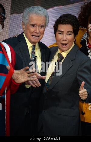 Manhattan, United States Of America. 31st Oct, 2016. NEW YORK, NY - OCTOBER 31: Tamron Hall, Willie Geist, Al Roker, Regis Philbin, Kathie Lee Gifford, Hoda Kotbe and Carson Daly, attend in costume NBC's 'Today' Halloween at Rockefeller Plaza on October 31, 2016 in New York City. People: Hoda Kotbe as Kathie Lee Gifford, Regis Philbin Credit: Storms Media Group/Alamy Live News Stock Photo