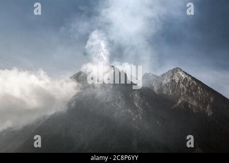 Yogyakarta, Indonesia. 26th July, 2020. Mount Merapi emits sulfatara smoke seen in Cangkringan, Sleman, Yogyakarta Indonesia on Sunday, July 26, 2020. Mount Merapi, located in two provinces, Central Java and Yogyakarta, is said to have experienced swelling toward the northwest. Deformation of 3 cm since June 22-29 or about less than 0.5 cm a day. This was said by the Head of the Yogyakarta Geological Disaster Technology (BPPTKG) Research and Development Center, Agus Budi Santoso. Credit: ZUMA Press, Inc./Alamy Live News Stock Photo