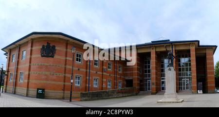 Stafford Crown court and County court building. STAFFORD BOROUGH WAR MEMORIAL -Bronze figure of soldier raising helmet. High resolution panoram Stock Photo