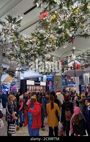 Macy's Herald Square department store during Christmas sales, Manhattan, New York City Stock Photo