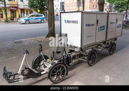 Hermes e-cargo bike in Berlin, Germany - 31st May 2021 Stock Photo - Alamy