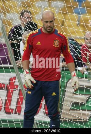 pepe-reina-during-the-euro-