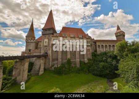 Hunedoara Castle, also known a Corvin Castle or Hunyadi Castle, is a Gothic-Renaissance castle in Hunedoara, Romania. One of the largest castles in Eu Stock Photo