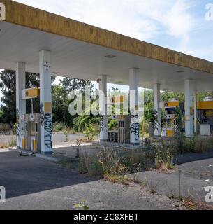 no more oil from this gas station in france Stock Photo