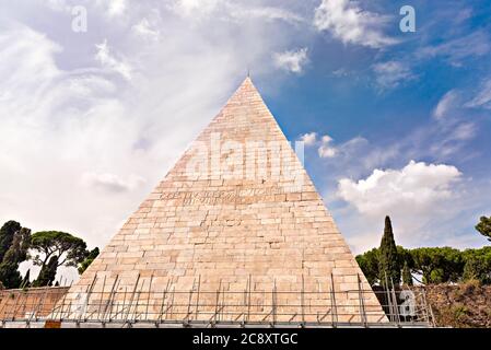 Rome, Italy - Sept 17, 2014: View at Pyramid of Cestius, an ancient pyramid in Rome, Italy. The pyramid was built about 18 BCE–12 BCE as tomb for Gaiu Stock Photo