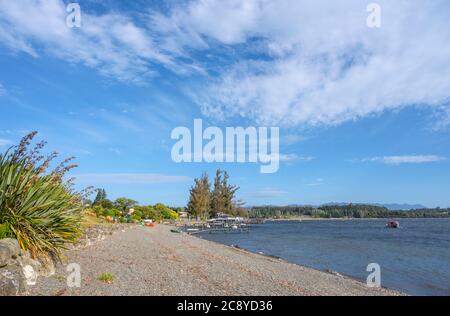 Beach on the shores of Lake Te Anau, Te Anau, Southland, South Island, New Zealand Stock Photo