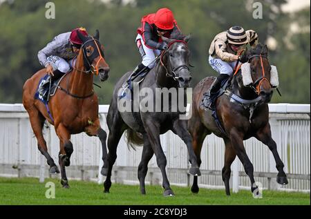 Broughtons Gold ridden by Hayley Turner (centre) wins the Final Furlong Podcast Handicap (Div II) at Royal Windsor Racecourse. Stock Photo