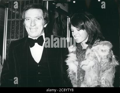Dec. 19, 1974 - London, England, United Kingdom - ANDY WILLIAMS and wife, CLAUDINE LONGET, arrive at the premiere of the latest Bond film 'The Man With The Golden Gun' at the Odeon, Leicester Square. (Credit Image: © Keystone Press Agency/Keystone USA via ZUMAPRESS.com) Stock Photo