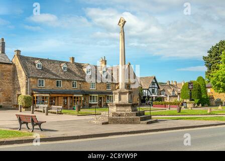 Village green at the town centre of Broadway, a small Cotswold town in Worcestershire, England. Stock Photo