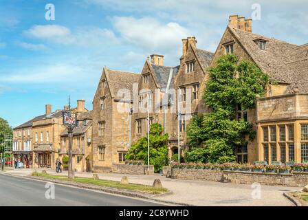 Lygon Arms Hotel in the town centre of Broadway, a small Cotswold town in Worcestershire, England. Stock Photo