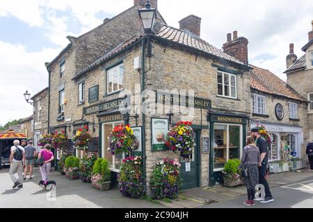 Hunters of Helmsley Delicatessen, Market Place, Helmsley, North Yorkshire, England, United Kingdom Stock Photo