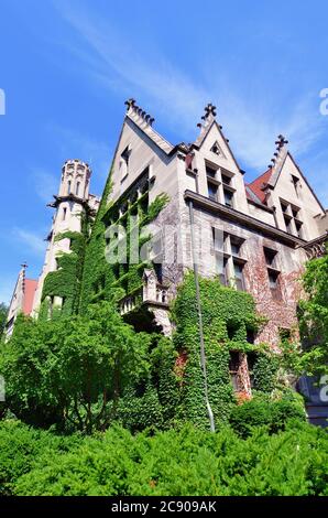 Chicago, Illinois, USA. Part of Ryerson Hall and Laboratory on the campus of the University of Chicago. Stock Photo