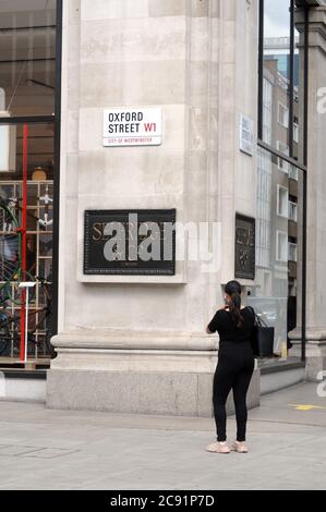 London, UK, 28 July 2020 Selfridges announces 14% reduction in staff. It will cut 450 jobs. Selfridges in Oxford street. Credit: JOHNNY ARMSTEAD:Alamy Live News. Stock Photo