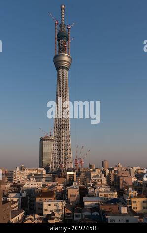 Cranes at the Tokyo Skytree construction site in Japan.Tokyo Sky Tree under construction. In this image this new telecommunication tower stands at 398 metres and when finished will measure 634 metres from top to bottom making it the tallest structure in East Asia. Oshiage, Tokyo, Japan. Stock Photo