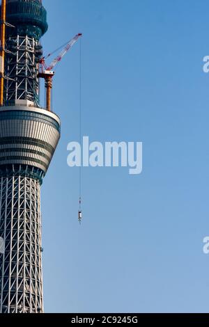 Cranes at the Tokyo Skytree construction site in Japan.Tokyo Sky Tree under construction. In this image this new telecommunication tower stands at 398 metres and when finished will measure 634 metres from top to bottom making it the tallest structure in East Asia. Oshiage, Tokyo, Japan. Stock Photo