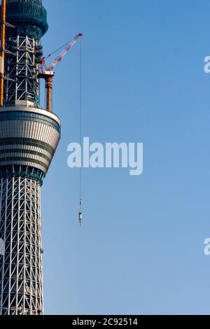 Tokyo, Japan. 4th Feb, 2011. Cranes at the Tokyo Skytree construction site in Japan.Tokyo Sky Tree under construction. In this image this new telecommunication tower stands at 398 metres and when finished will measure 634 metres from top to bottom making it the tallest structure in East Asia. Oshiage, Tokyo, Japan. Credit: Damon Coulter/SOPA Images/ZUMA Wire/Alamy Live News Stock Photo