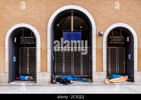 Homeless People Asleep In Doorways Just Yards Away From The Shard, London Bridge Area, London, England. Stock Photo