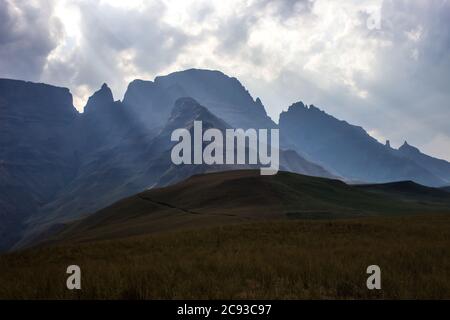 Crepuscular rays over the skyline of the Drakensberg Mountains, South Africa, in the late afternoon Stock Photo