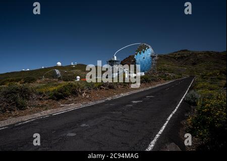 La Palma, Spain. 28th July, 2020. MAGIC (Major Atmospheric Gamma Imaging Cherenkov Telescopes) in Roque de los Muchachos Observatory, where some of the world's largest telescopes are located at the highest point on the island of La Palma in the Canary Islands Credit: Marcos del Mazo/Alamy Live News Stock Photo