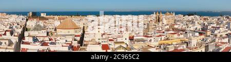 Cadiz, Costa de la Luz, Cadiz Province, Andalusia, southern Spain. Panoramic view of the old quarter seen from the Torre Tavira. Stock Photo