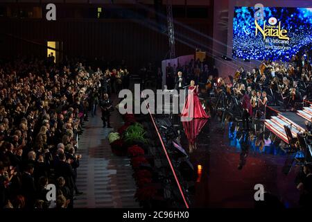 Lionel Richie performs During the annual Christmas concert in Paul VI Hall at the Vatican. Stock Photo