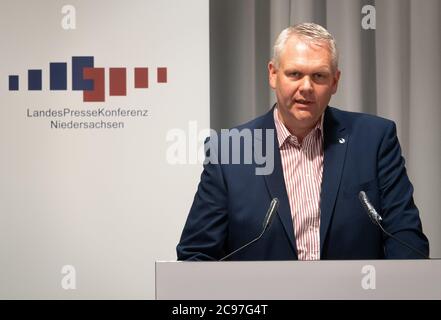 Landtag Niedersachsen, Germany. 29th July, 2020. Björn Thümler (CDU), Minister of Science of Lower Saxony, gives a press conference in the Lower Saxony State Parliament on the initiative 'Digitisation at Universities'. Credit: Hilal Zcan/dpa/Alamy Live News Stock Photo