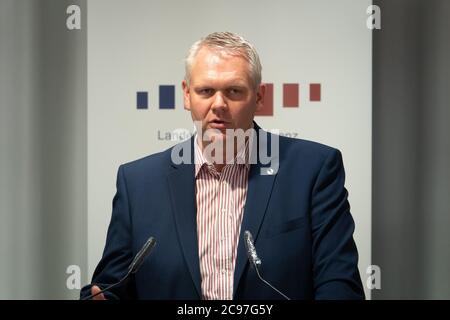 Hanover, Germany. 29th July, 2020. Lower Saxony's Minister of Science Björn Thümler (CDU) gives a press conference in the Lower Saxony State Parliament on the initiative 'Digitisation at Universities'. Credit: Hilal Zcan/dpa/Alamy Live News Stock Photo