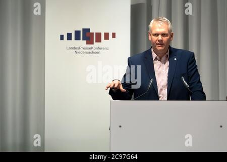 Hanover, Germany. 29th July, 2020. Björn Thümler (CDU), Minister of Science of Lower Saxony, gives a press conference in the Lower Saxony State Parliament on the initiative 'Digitisation at Universities'. Credit: Hilal Özcan/dpa/Alamy Live News Stock Photo