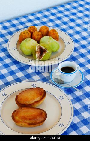 Breakfast in Salento, with typical products of the southern Italian tradition: Prickly pears, figs and Pasticciotto with cream on ceramic plates and w Stock Photo