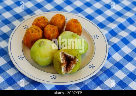 Breakfast in Salento, with typical products of the southern Italian tradition: Prickly pears, figs and Pasticciotto with cream on ceramic plates and w Stock Photo