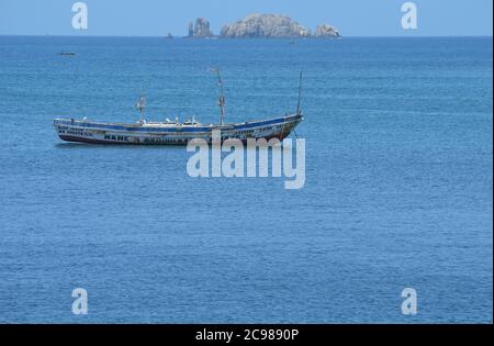 Îles de la Madeleine (the smallest national park in the world) seen across Soumbédioune bay in Dakar’s peninsula, Senegal Stock Photo