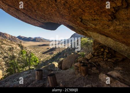 View over the dry Namaqualand veld in Goegap Nature Reserve, Northern Cape, South Africa, from the shelter of an overhang Stock Photo